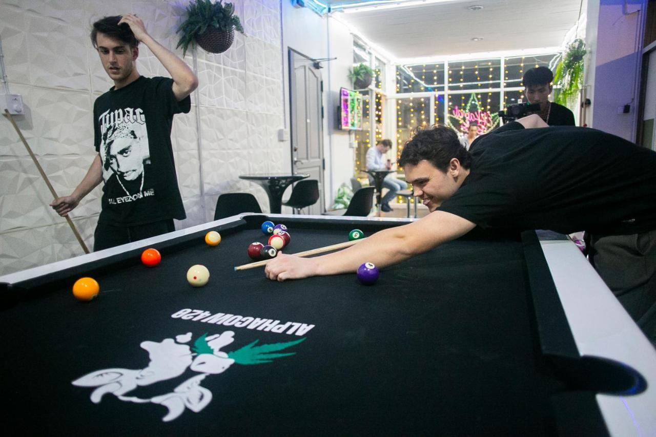 420 Hostel - Ekkamai Buds & Beds Bangkok Dış mekan fotoğraf