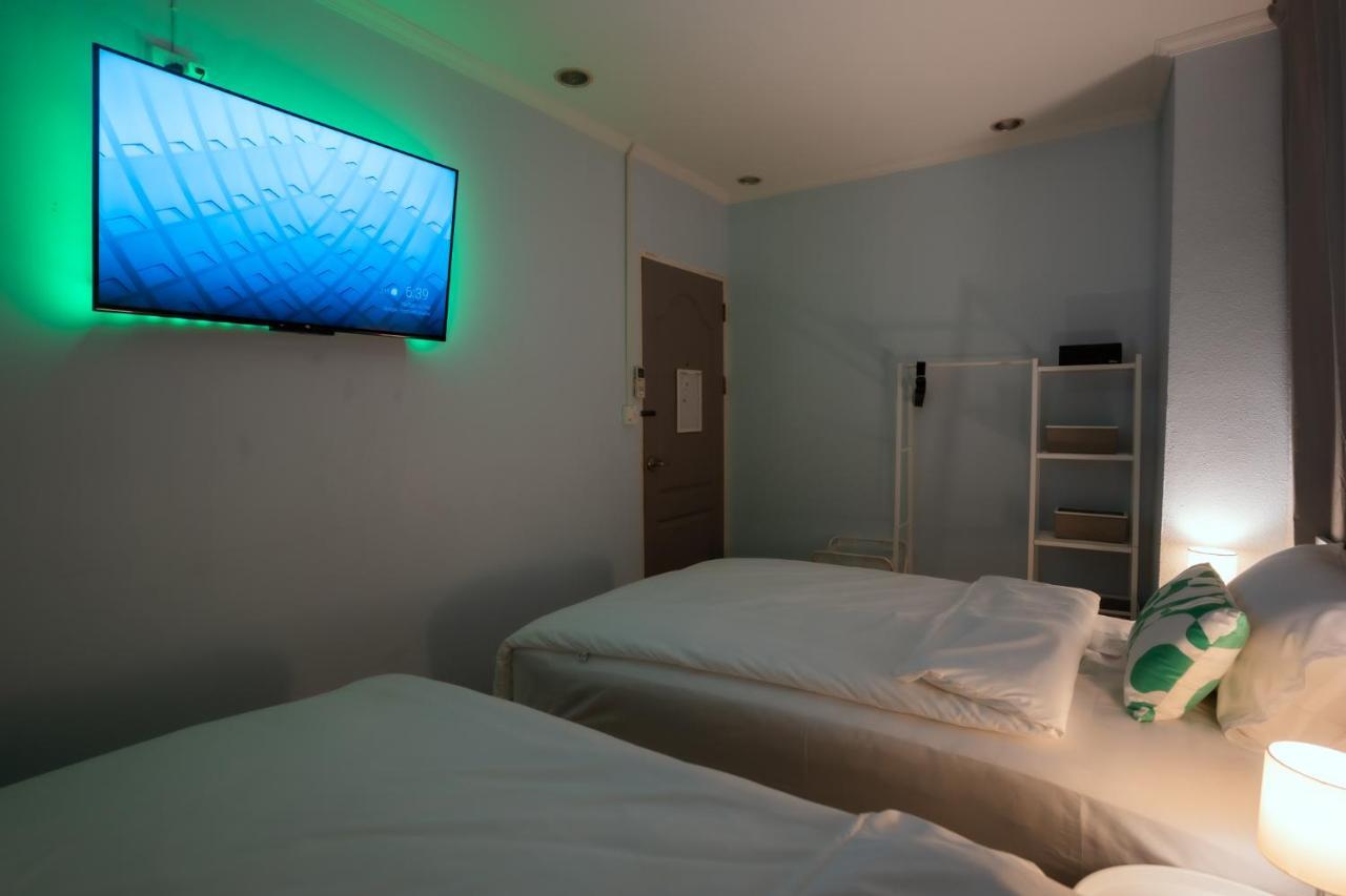 420 Hostel - Ekkamai Buds & Beds Bangkok Dış mekan fotoğraf