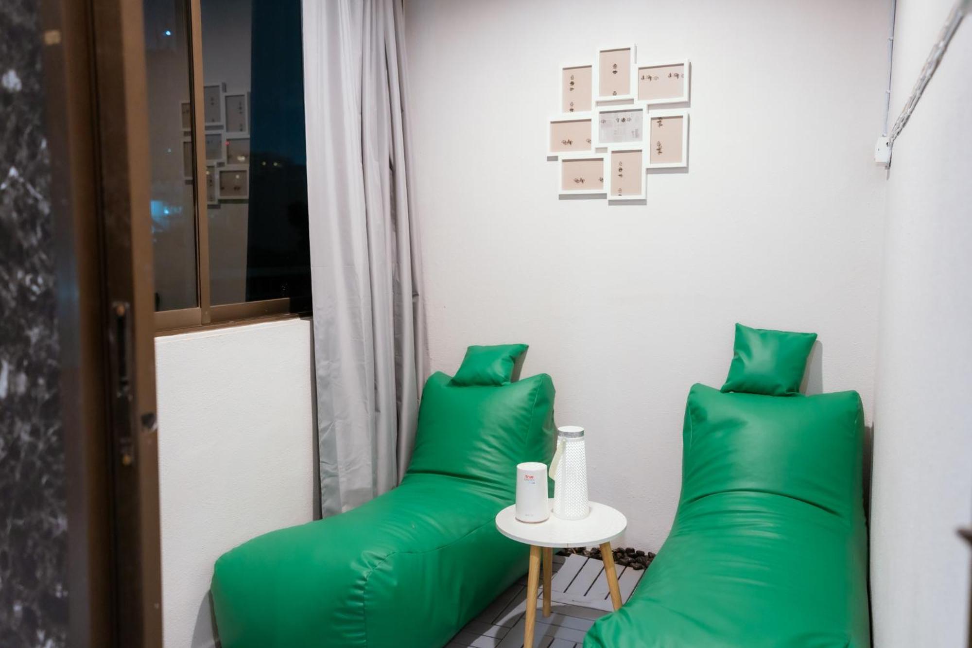 420 Hostel - Ekkamai Buds & Beds Bangkok Dış mekan fotoğraf