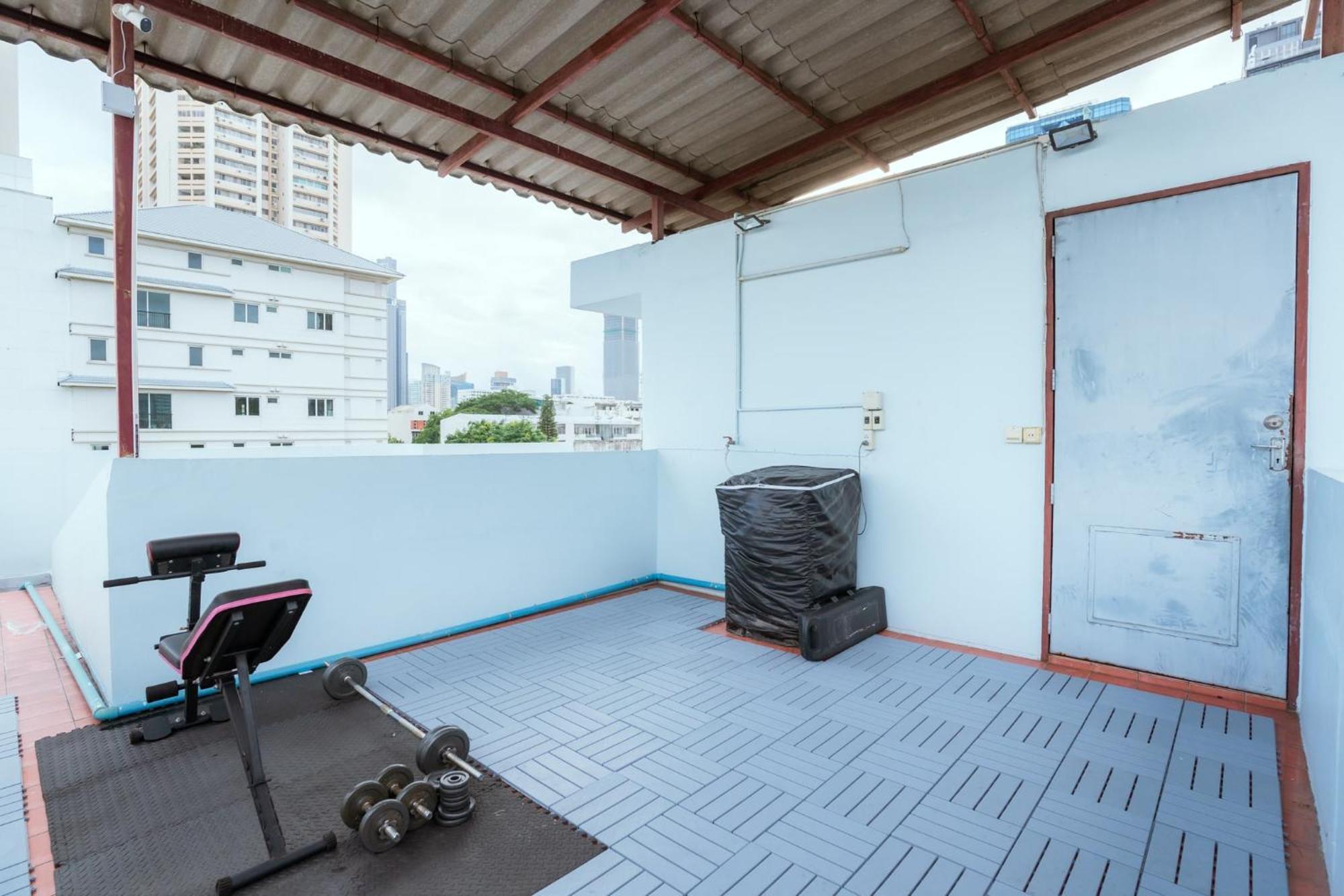420 Hostel - Ekkamai Buds & Beds Bangkok Dış mekan fotoğraf